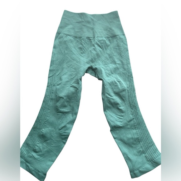 LULULEMON Forest Deep Dark Green Flow and Go Crop Leggings Sz 2 17”
A223 - Picture 2 of 8